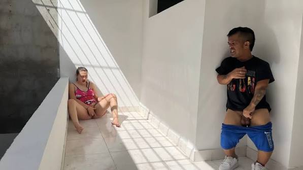 سكس قزم يشاهد اخته بتلعب في كسها تركب عليها