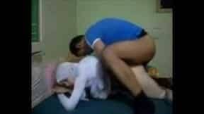 سكس طالبه محجبه مصريه تتناك على السرير
